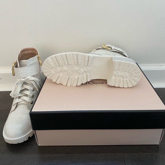 BCBGeneration Nubi Combat Bootie White - Picture 5 of 10